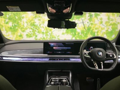 2025 BMW 7 SERIES photo 10