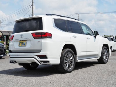 صورة 5 لـ 2023 Toyota LAND CRUISER 300