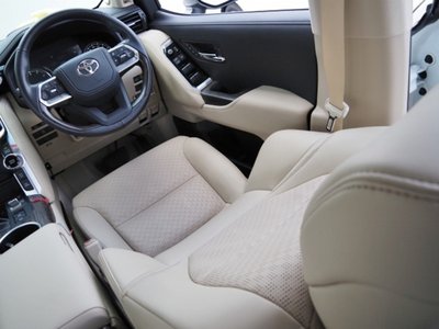 صورة 71 لـ 2023 Toyota LAND CRUISER 300