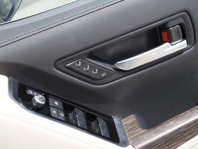 صورة 67 لـ 2023 Toyota LAND CRUISER 300