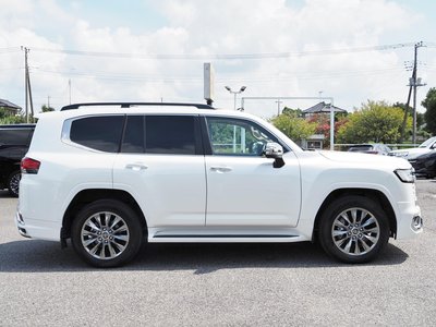 صورة 9 لـ 2023 Toyota LAND CRUISER 300
