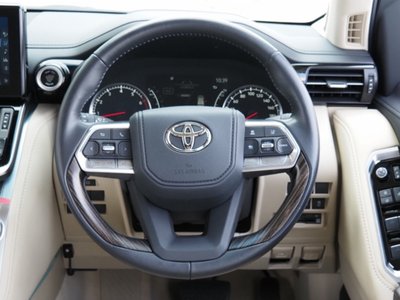 صورة 44 لـ 2023 Toyota LAND CRUISER 300