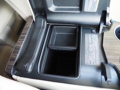 صورة 65 لـ 2023 Toyota LAND CRUISER 300