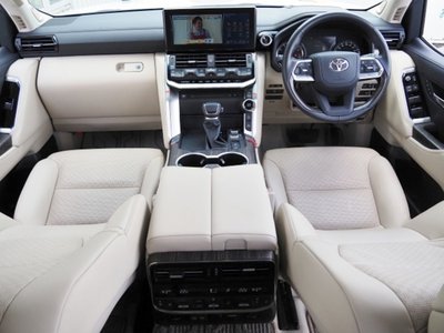 صورة 25 لـ 2023 Toyota LAND CRUISER 300