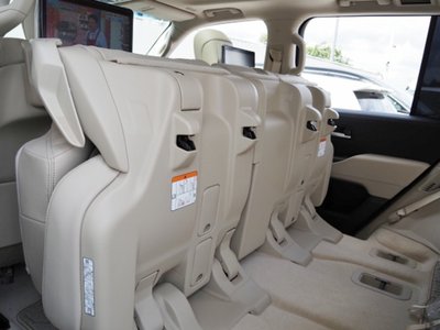 صورة 33 لـ 2023 Toyota LAND CRUISER 300