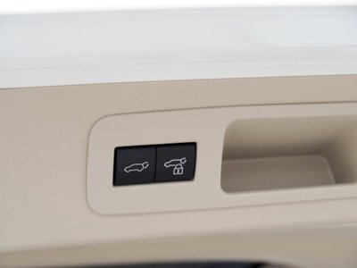 صورة 38 لـ 2023 Toyota LAND CRUISER 300