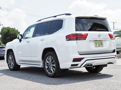 صورة 6 لـ 2023 Toyota LAND CRUISER 300