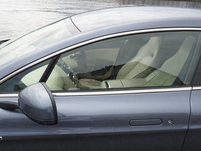صورة 26 لـ 2011 Aston Martin RAPIDE