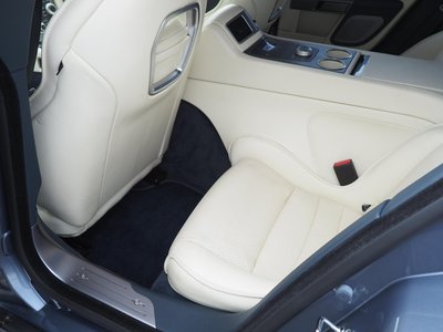 صورة 40 لـ 2011 Aston Martin RAPIDE