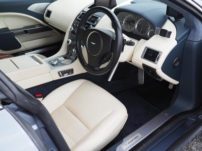 صورة 44 لـ 2011 Aston Martin RAPIDE