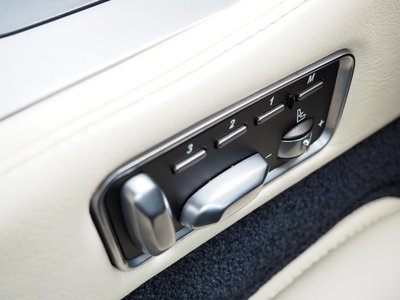 صورة 20 لـ 2011 Aston Martin RAPIDE