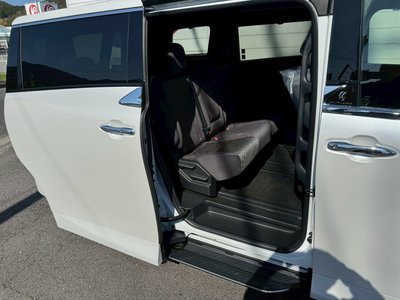 2026 Toyota ALPHARD — фото 9