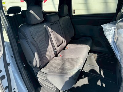 2026 Toyota ALPHARD — фото 8