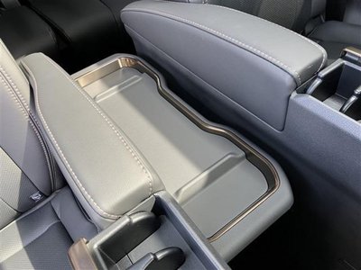 صورة 56 لـ 2026 Toyota ALPHARD