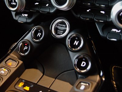 2019 Aston Martin VANTAGE — миниатюра 14