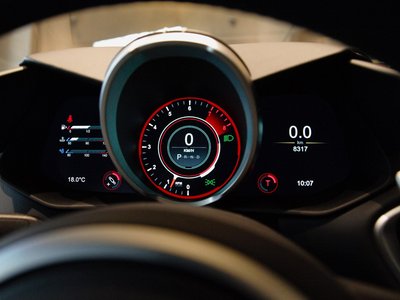 2019 Aston Martin VANTAGE — миниатюра 11