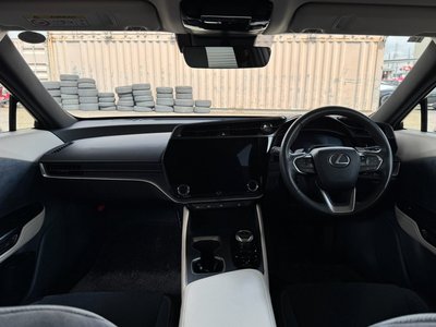 صورة 3 لـ 2023 Lexus RZ