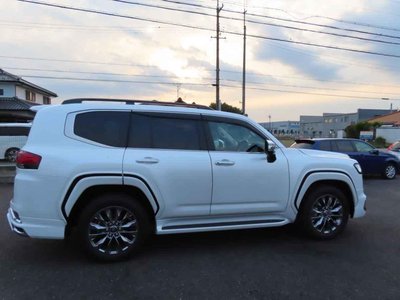 صورة 15 لـ 2023 Toyota LAND CRUISER 300