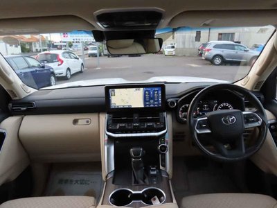 صورة 10 لـ 2023 Toyota LAND CRUISER 300