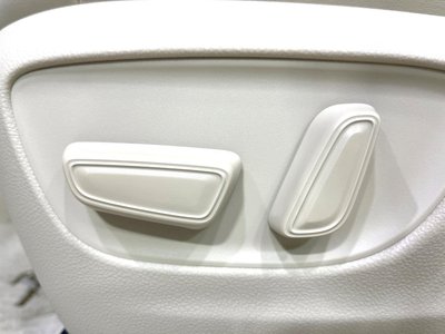 صورة 38 لـ 2023 Toyota LAND CRUISER 300