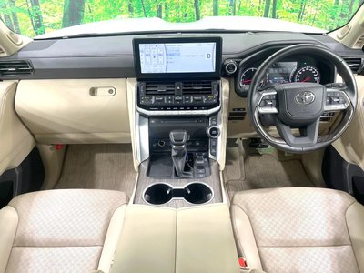 صورة 2 لـ 2023 Toyota LAND CRUISER 300