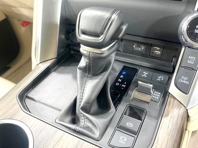 صورة 71 لـ 2023 Toyota LAND CRUISER 300