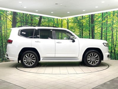 صورة 32 لـ 2023 Toyota LAND CRUISER 300