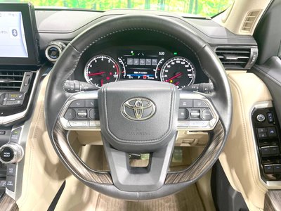 صورة 16 لـ 2023 Toyota LAND CRUISER 300