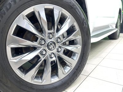 صورة 18 لـ 2023 Toyota LAND CRUISER 300