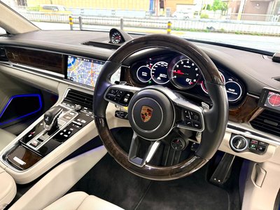2017 Porsche PANAMERA thumbnail 27