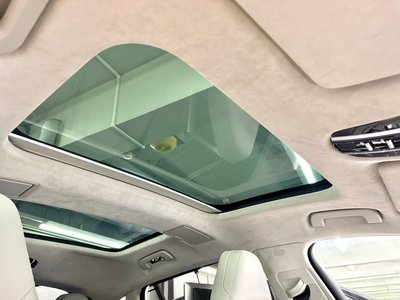2017 Porsche PANAMERA thumbnail 38
