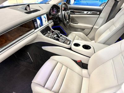 2017 Porsche PANAMERA thumbnail 40