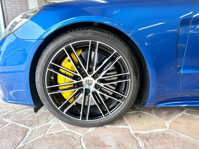 2017 Porsche PANAMERA thumbnail 17