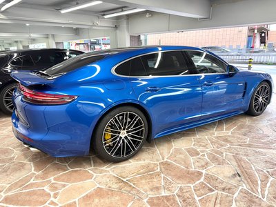2017 Porsche PANAMERA photo 13