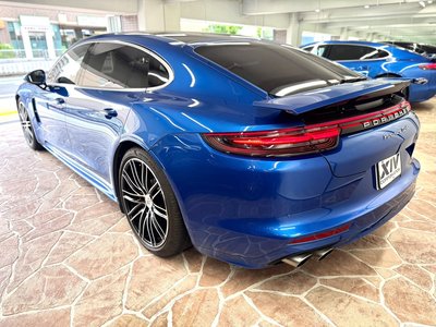 2017 Porsche PANAMERA photo 9