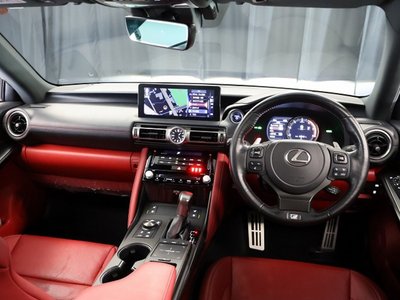 2020 Lexus IS photo 16