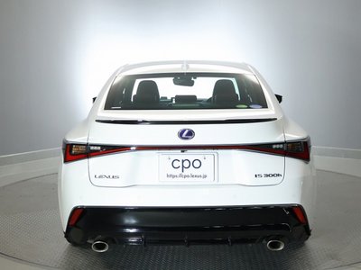 2020 Lexus IS photo 4