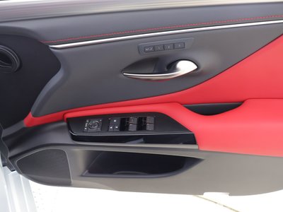 2023 Lexus ES photo 14