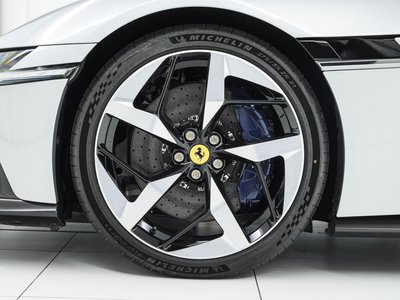 صورة 9 لـ 2025 Ferrari 12 CILINDRI