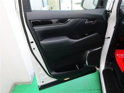2023 Toyota ALPHARD — фото 40