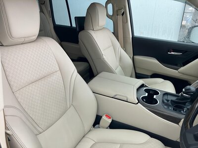صورة 17 لـ 2024 Toyota LAND CRUISER 300