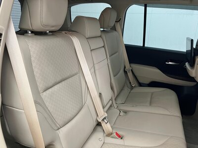 صورة 47 لـ 2024 Toyota LAND CRUISER 300