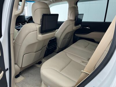 صورة 48 لـ 2024 Toyota LAND CRUISER 300