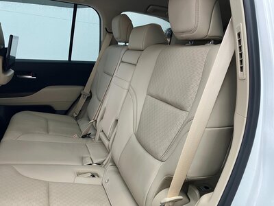 صورة 49 لـ 2024 Toyota LAND CRUISER 300