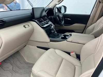 صورة 33 لـ 2024 Toyota LAND CRUISER 300