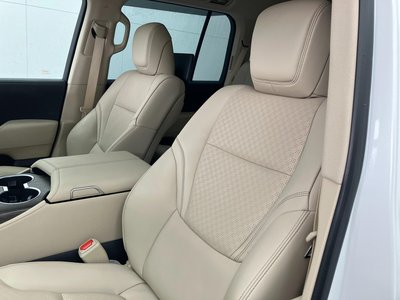 صورة 34 لـ 2024 Toyota LAND CRUISER 300