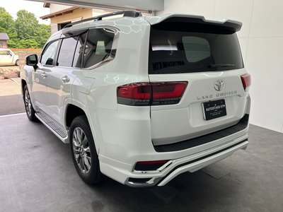 صورة 5 لـ 2024 Toyota LAND CRUISER 300