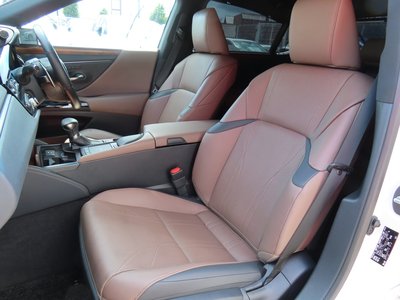 2022 Lexus ES photo 13