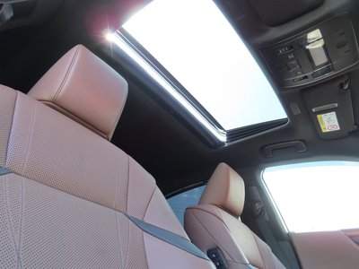 2022 Lexus ES thumbnail 18