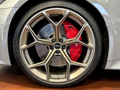 2024 AUDI RS6 AVANT photo 3
